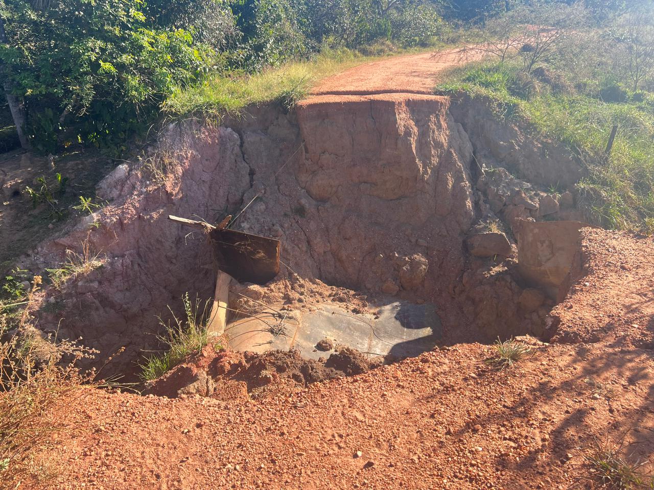 Ponte que caiu há três meses em Caiapônia tem causado transtornos a